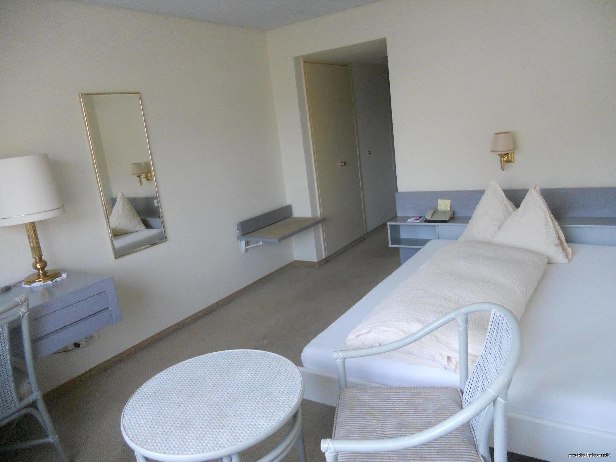 B-Smart Hotel Schoenenwerd Арау Экстерьер фото